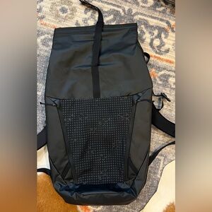 The North Face Peckham Backpack Rolltop 27 Liters Waterproof Weather Resistor